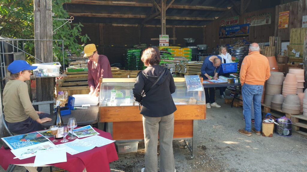 Stand de la LPO Vendée au dépôt du Collectif Court-Circuit à la Barre de Monts (photo © Justine Doudeau)